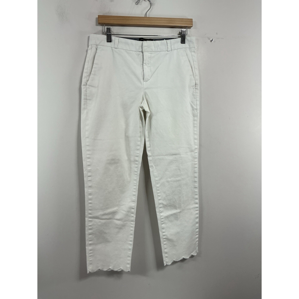 Womans Excellent Condition Bananna Republic Capri Pants 6 White Scalloped Hem